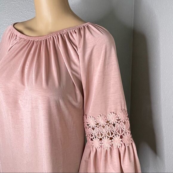 Win Win Ruffle Bell Sleeve Tunic Blouse Blush Pink Crochet Insert Detail Sz S/M - Picture 2 of 11